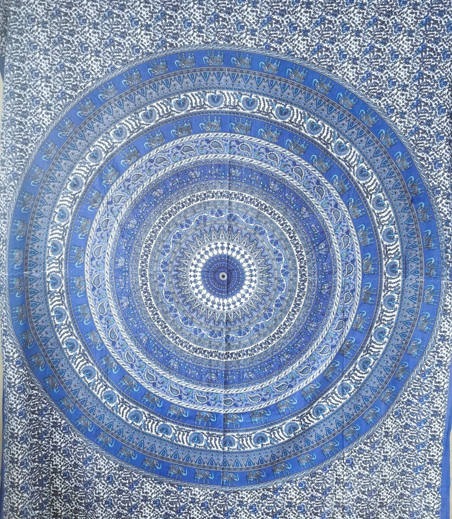 Mandala blau auf weiss